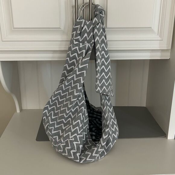 Pet Sling Carrier - Picture 1 of 4